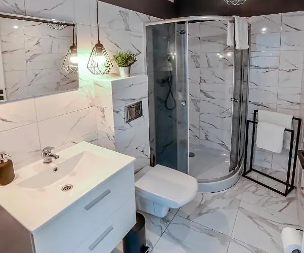 Swietokrzyska アパート レシュノ